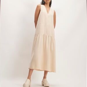 Everlane the Tencel V-neck dress NWT Medium
